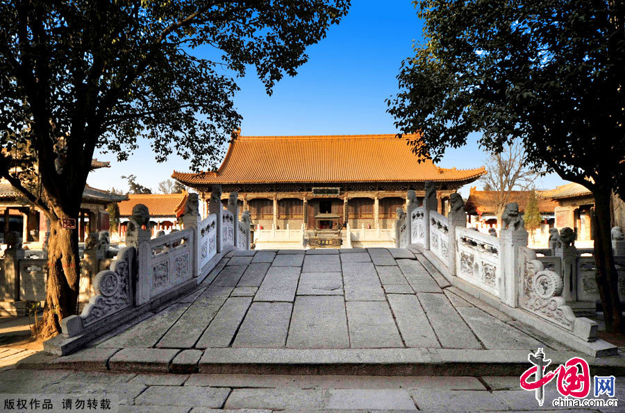 Xiyue Temple is located at the foot of the Huashan mountains in northwest China's Shaanxi province. The temple used to be a place where the emperors worship the god of the Huashan Mountains. The temple, which was named 'the Forbidden City of Shaanxi', covers an area of 120,000 square meters. It is also the biggest and the oldest temple among all the temples in the five great mountains in China. [China.org.cn] 