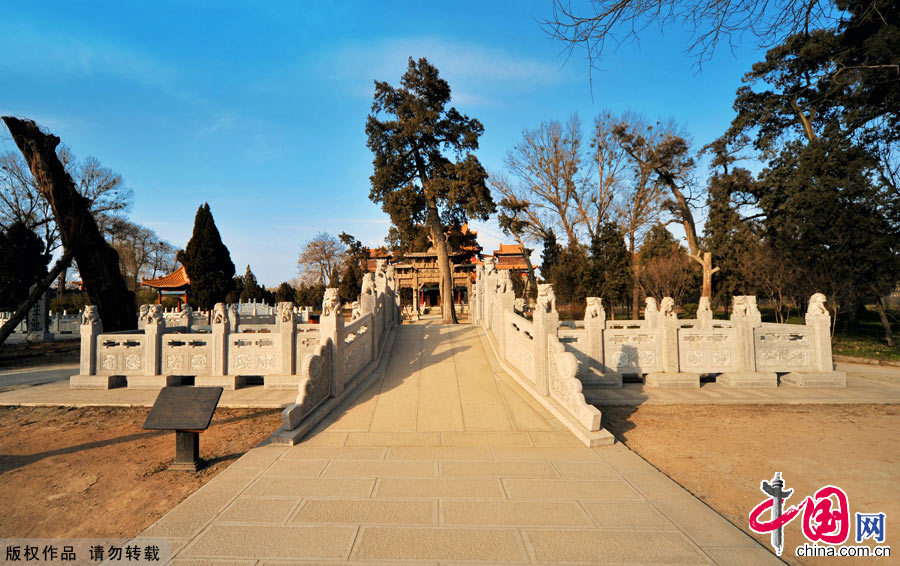 Xiyue Temple is located at the foot of the Huashan mountains in northwest China's Shaanxi province. The temple used to be a place where the emperors worship the god of the Huashan Mountains. The temple, which was named 'the Forbidden City of Shaanxi', covers an area of 120,000 square meters. It is also the biggest and the oldest temple among all the temples in the five great mountains in China. [China.org.cn] 