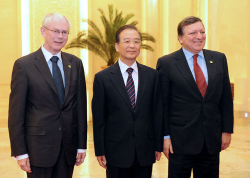 Chinese Premier Wen Jiabao (C) meets with European Council President Herman Van Rompuy and European Commission President Jose Manuel Barroso at the 14th China-EU leaders' meeting in Beijing on February 14, 2012. [Xinhua photo]  