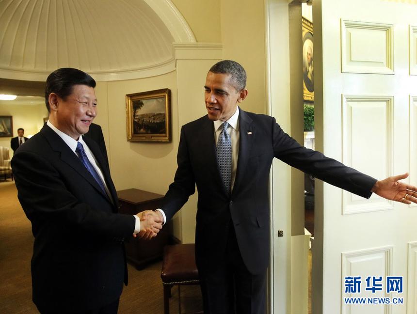 China's Vice-President Xi Jinping (L) meets with US President Barack Obama at the White House in Washington, February 14, 2012. 