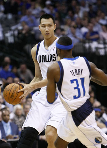 Yi Jianlian,one of the 'Top 10 highest-earning Chinese athletes of 2011' by China.org.cn.