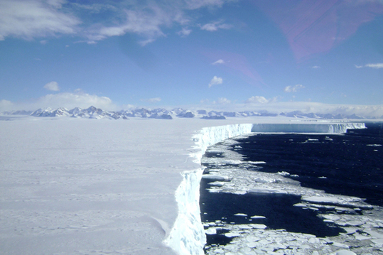 A large floating ice mass is seen in this handout photo after the collapse of the Larsen B shelf in the Antarctica Peninsula near Base Marambio March 4, 2008. [Xinhua/Reuters]