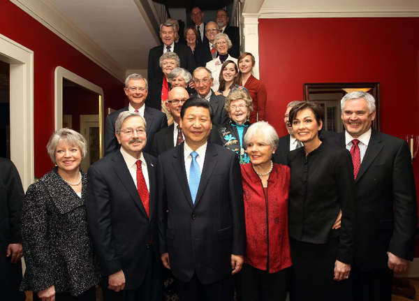 Chinese Vice President Xi Jinping (Front, C) and his old friends pose for group photos in Muscatine, a small city in Iowa, the United States, Feb. 15, 2012. 