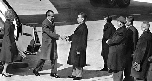 The historic handshake between U.S. President Richard Nixon and Chinese Premier Zhou Enlai in February 1972. [Photo/Xinhua]