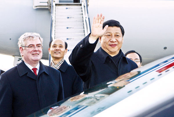 Vice-President Xi Jinping arrives at Shannon Airport in western Ireland on Saturday at the start of a three-day visit.[Lan Hongguang / Xinhua]Vice-President Xi Jinping arrives at Shannon Airport in western Ireland on Saturday at the start of a three-day visit.[Lan Hongguang / Xinhua]