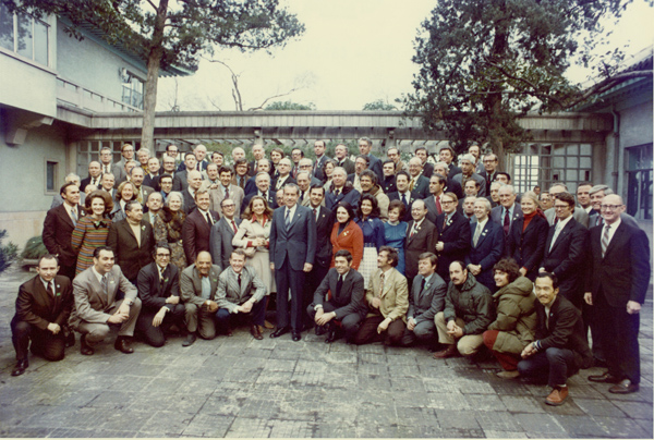 Nixon (center) surrounded by the White House press-corps.