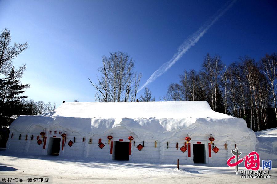 Changbai Mountain in southeastern Jilin Province is located on the border between China and North Korea. Considered as the most famous mountain in northeast China, Changbai Mountain has rich biodiversity. With an average altitude of 2,000 meters, the mountain is well-known for its snowy scenery, cool summers and an abundance of mineral springs.[China.org.cn]