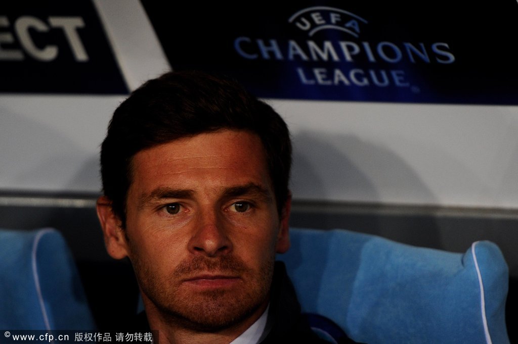 Andre Villas-Boas the Chelsea manager looks on during the UEFA Champions League round of 16 first leg match between SSC Napoli and Chelsea FC at Stadio San Paolo on February 21, 2012 in Naples, Italy. 