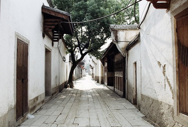 The old residential buildings at the Three Workshops and Seven Lanes site date back to the Ming dynasty. [Photo: Agencies]