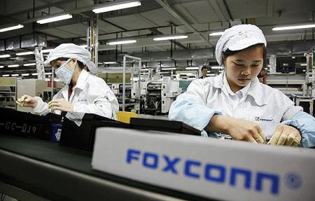 Foxconn has raised the base wages of workers in Chinese mainland factories. [File photo]