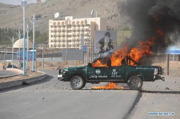 A police car is seen on fire as people protest against the alleged Quran burning by U.S. troops in Herat, west Afghanistan, on Feb. 24, 2012. [Xinhua/Sardar] 