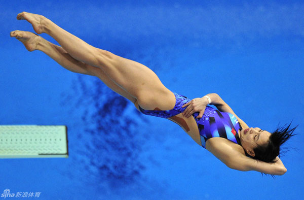 Wu Minxia took gold with 368.95 points in the women's 3m springboard final at the Olympic Aquatics Center on Friday night. [Sina.com]