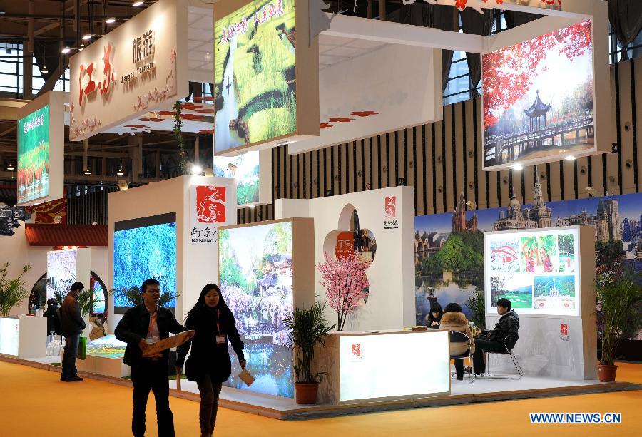 Visitors tour the Nanjing Travel Fair 2012 at the International Expo Center in Nanjing, capital of east China's Jiangsu Province, Feb. 24, 2012. Opening here on Friday, the three-day event displayed tourist products brought by 190 exhibitors from 25 countries and regions.