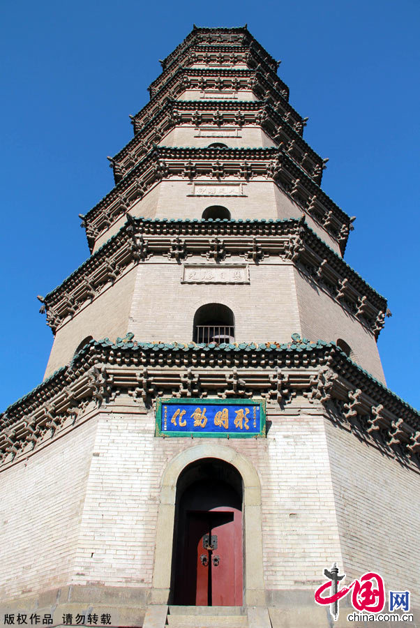 Located 25 kilometers or 16 miles to the southeast of downtown Taiyuan City in Shanxi Province in Shanxi Province, Jinci Temple is a combination of historical cultural relics and beautiful landscapes. 