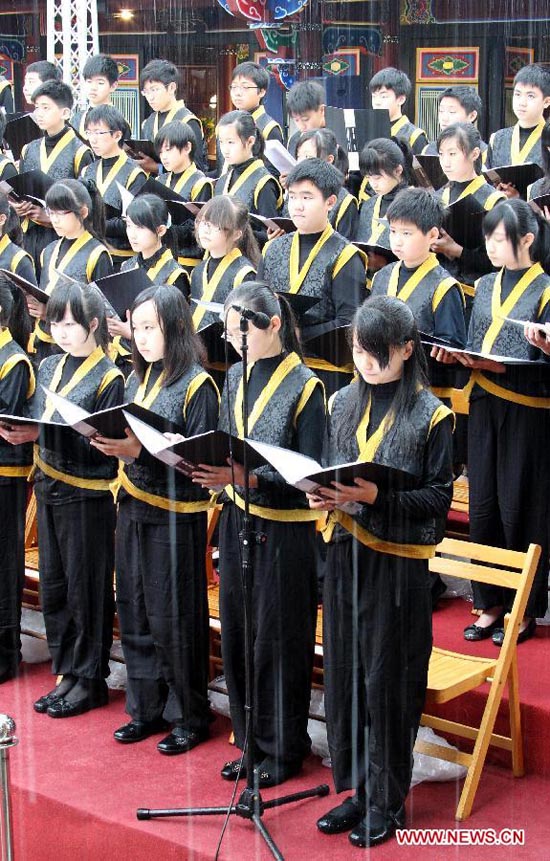 Students of a high school attend the spring sacrificing ceremony of the Confucius Temple in Taipei, southeast China's Taiwan, Feb. 26, 2012. Nearly 1,000 people attended the ancient-style ceremony, which is held annually to encourage students to set clear goals and study hard in the beginning of a year. (Xinhua/Gao Xueyu)