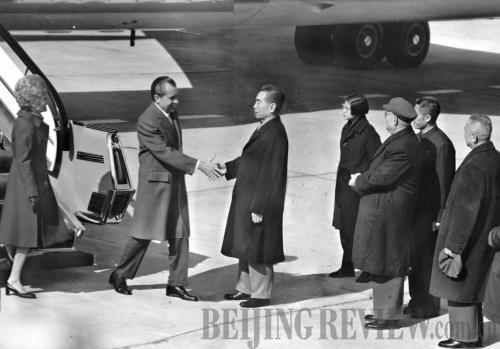 Chinese Premier Zhou Enlai welcomes U.S. President Richard Nixon to Beijing on February 21, 1972 [XINHUA]