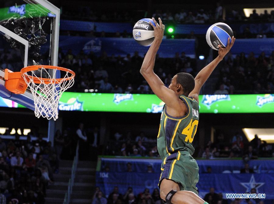 Jeremy Evans of the UTah Jazz dunks during the Sprite Slam Dunk Contest part of 2012 NBA All-Star Weekend in Orlando, the United States, Feb. 25, 2012. Evans claimed the title. (Xinhua/Zhang Jun) 