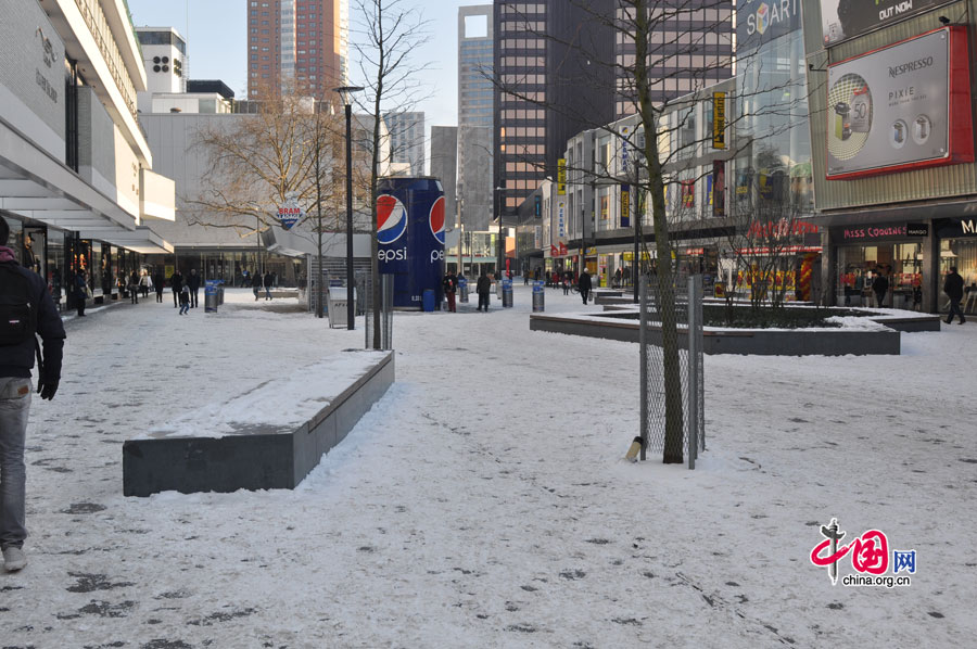 A shopping area on the Karel Doormanstraat in Rotterdam. [Pang Li/China.org.cn]