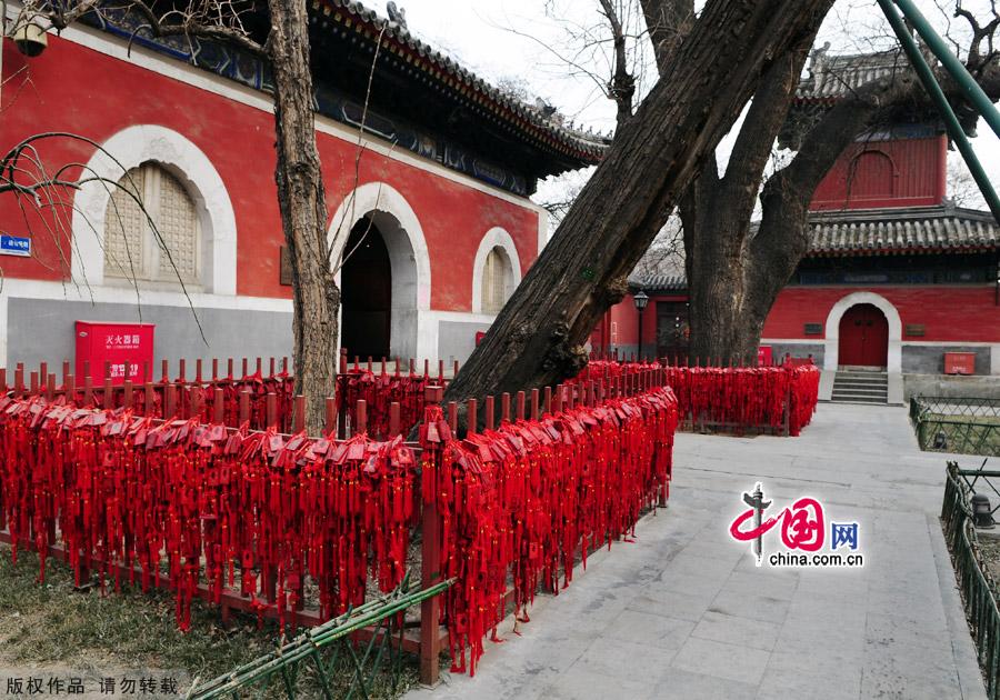 Wanshou Temple (the Temple of Longevity) was built in 1577 under the reign of Wanli Emperor of the Ming dynasty to store Buddhist scriptures in Chinese. It gradually became a temporary imperial dweling and a place of birthday celebration for the imperial family during the Ming and Qing Dynasties.