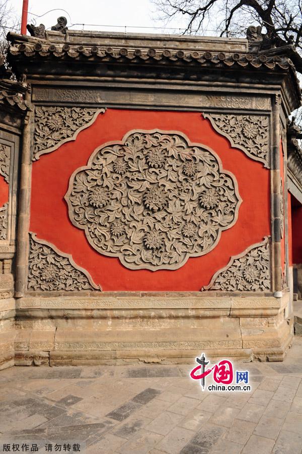 Wanshou Temple (the Temple of Longevity) was built in 1577 under the reign of Wanli Emperor of the Ming dynasty to store Buddhist scriptures in Chinese. It gradually became a temporary imperial dweling and a place of birthday celebration for the imperial family during the Ming and Qing Dynasties.