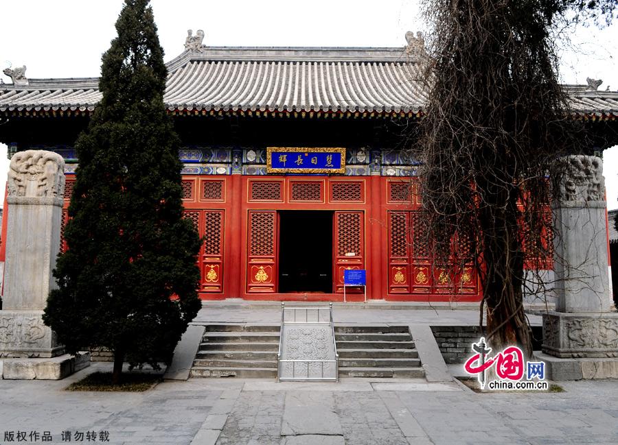 Wanshou Temple (the Temple of Longevity) was built in 1577 under the reign of Wanli Emperor of the Ming dynasty to store Buddhist scriptures in Chinese. It gradually became a temporary imperial dweling and a place of birthday celebration for the imperial family during the Ming and Qing Dynasties.