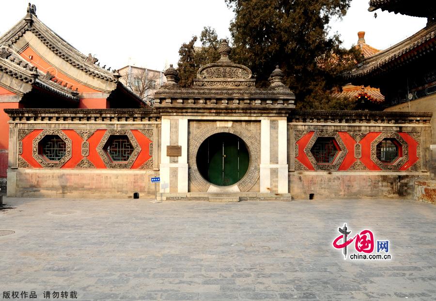 Wanshou Temple (the Temple of Longevity) was built in 1577 under the reign of Wanli Emperor of the Ming dynasty to store Buddhist scriptures in Chinese. It gradually became a temporary imperial dweling and a place of birthday celebration for the imperial family during the Ming and Qing Dynasties.