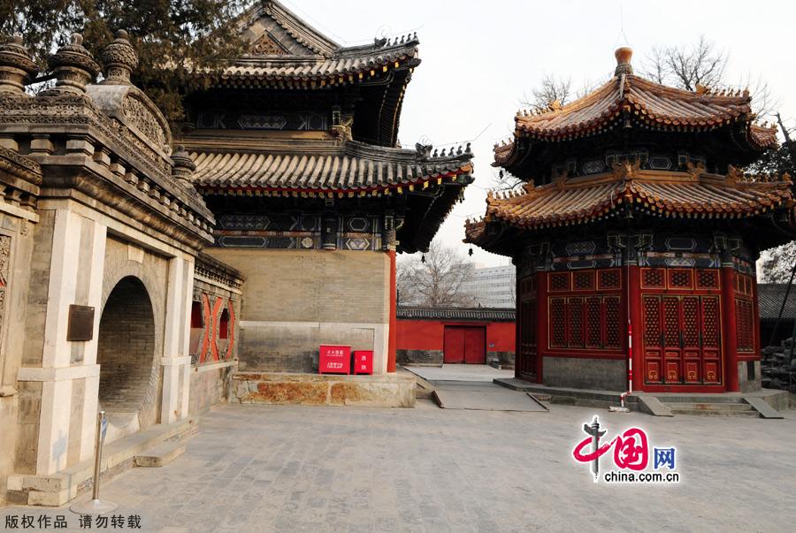 Wanshou Temple (the Temple of Longevity) was built in 1577 under the reign of Wanli Emperor of the Ming dynasty to store Buddhist scriptures in Chinese. It gradually became a temporary imperial dweling and a place of birthday celebration for the imperial family during the Ming and Qing Dynasties.