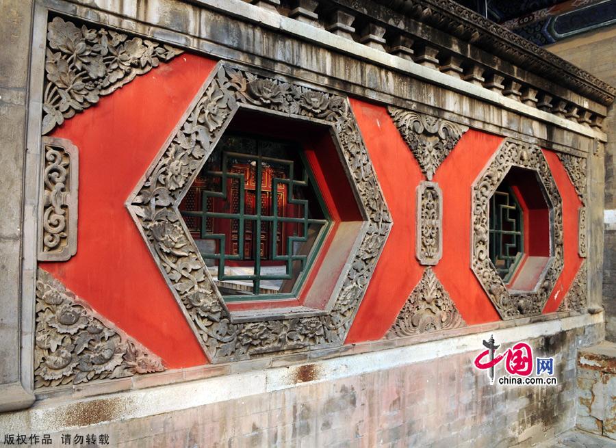 Wanshou Temple (the Temple of Longevity) was built in 1577 under the reign of Wanli Emperor of the Ming dynasty to store Buddhist scriptures in Chinese. It gradually became a temporary imperial dweling and a place of birthday celebration for the imperial family during the Ming and Qing Dynasties.