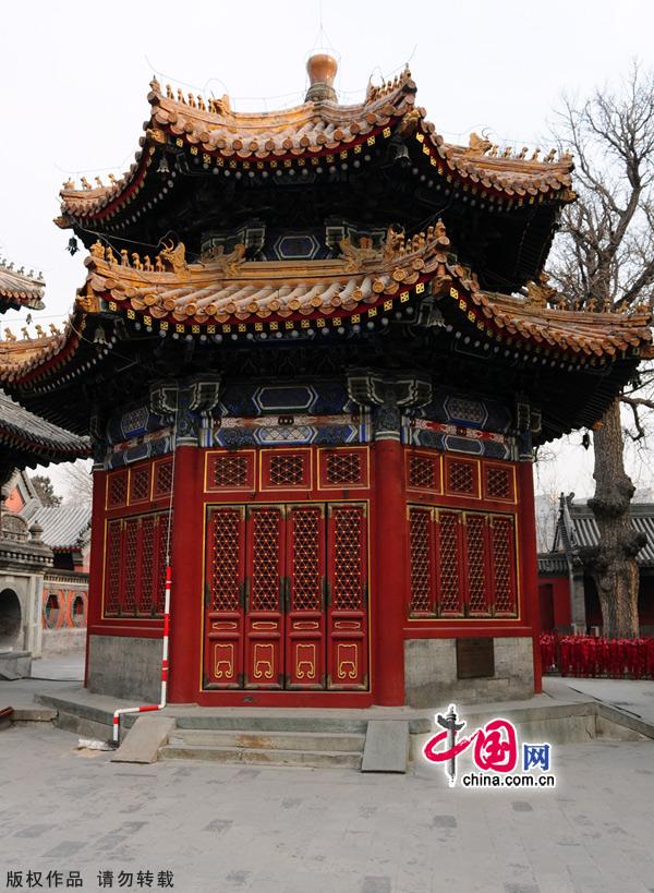 Wanshou Temple (the Temple of Longevity) was built in 1577 under the reign of Wanli Emperor of the Ming dynasty to store Buddhist scriptures in Chinese. It gradually became a temporary imperial dweling and a place of birthday celebration for the imperial family during the Ming and Qing Dynasties.