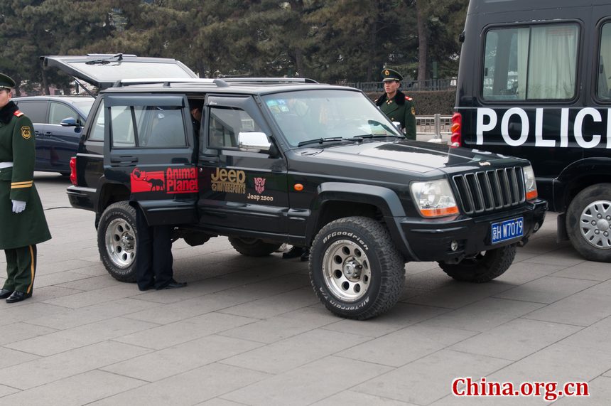 Police officers check the journalists&apos; vehicles as they enter a special parking section in Tian&apos;anmen Square before the openining ceremony of CPPCC opens on Saturday afternoon at the Great Hall of the People in Beijing, China. [China.org.cn]