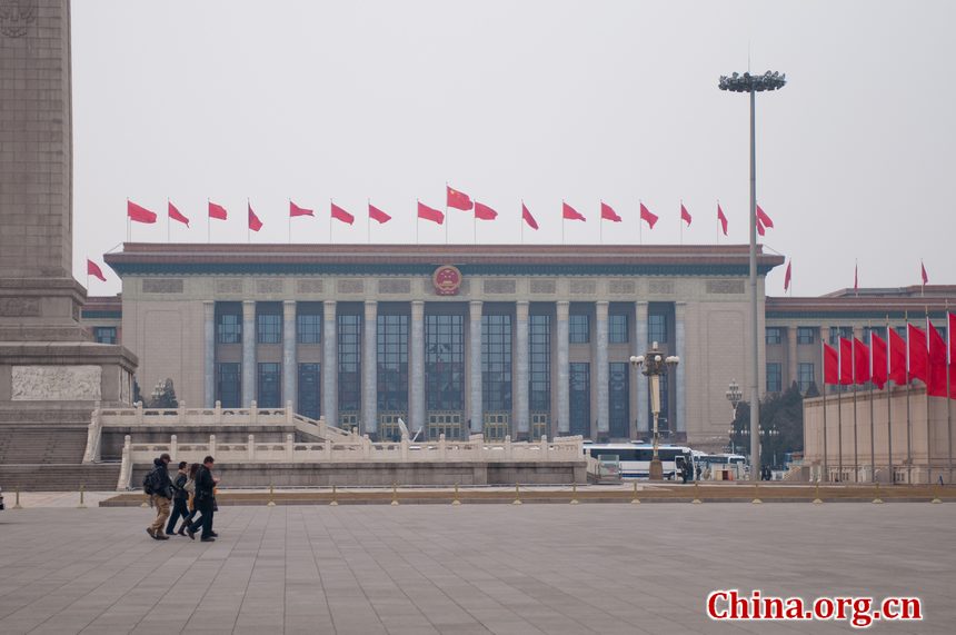 Red flags waving in the wind on Saturday afternoon as CPPCC opens its annual session at the Great Hal of the People in Beijing, China. [China.org.cn]