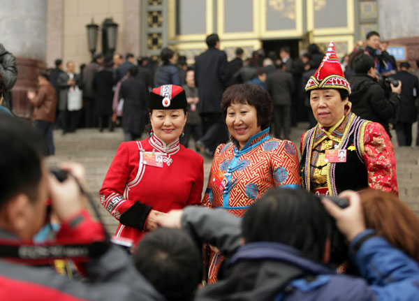 Three ethnic group members of the Chinese People's Political Consultative Conference National Committee pose for photograph before the opening ceremony of this year's session in Beijing, March 3, 2011. [Photo by Guan Xin/China Daily] 