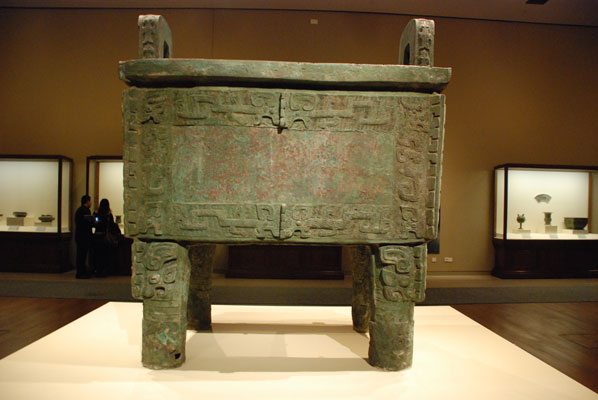 The Houmuwu Rectangle Tetrapod used by imperial families in the late Shang Dynasty (1600 BC–1046 BC) exhibited in the new exhibition hall of China's National Museum. 