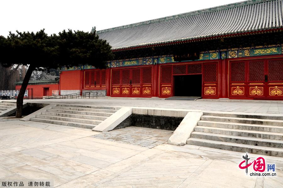 Beijing Ancient Architecture Museum is a historic site under Beijing Municipal protection. It lies in Xiannongtan on Dongjing Road, Xuanwu District, and is about 3 kilometers from Tiananmen Square. It is a theme museum that displays the history of ancient Chinese architecture.