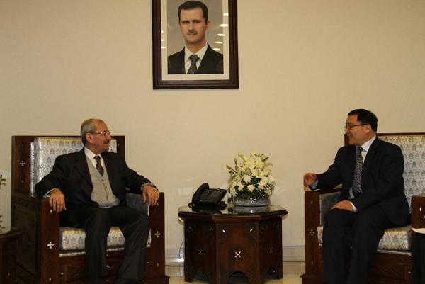 China's special envoy to Syria Li Huaxin (R) meets with Syria's Deputy Foreign Minister Ahmad Arnous in Damascus, March 6, 2012. Li said in Damascus Tuesday that his visit comes as part of China's diplomatic efforts to find a solution to the Syrian issue. [Hazim/Xinhua] 