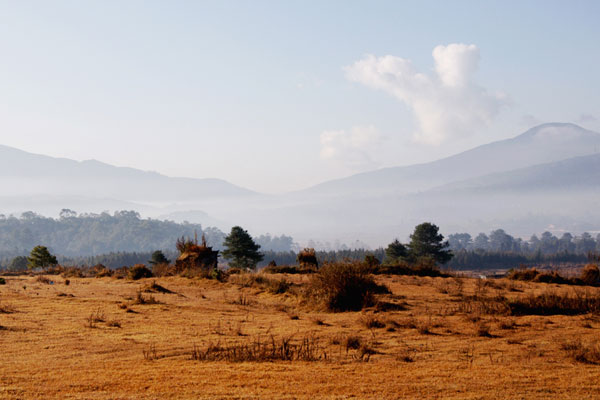 A row of volcanoes is visible through the morning mist. [Photo/CRIENGLISH.com]