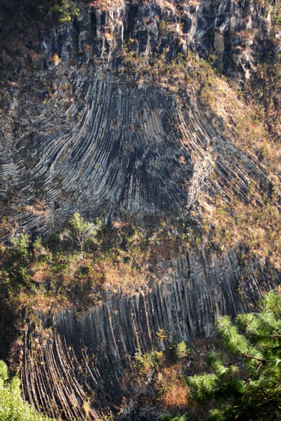 The geological park's columnar joints are special landforms created by lava. [Photo/CRIENGLISH.com]