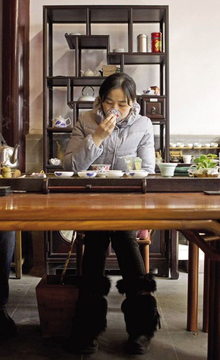 A traditional private women's college keeps alive ancient ways of learning. Xu Junqian reports in Shanghai.