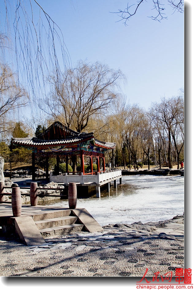 Ritan (The Sun God Altar) was also known as Chaori altar, located in the southeast of Chaoyangmenwai in Beijing. The altar was built in the ninth year of Emperor Jiajing reign in the Ming Dynasty (AD 1530), and it was used to be the place where emperors in Ming and Qing feted the 'Sun God'. The altar was shaped as a square.