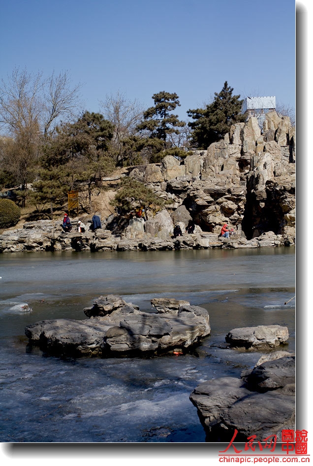Ritan (The Sun God Altar) was also known as Chaori altar, located in the southeast of Chaoyangmenwai in Beijing. The altar was built in the ninth year of Emperor Jiajing reign in the Ming Dynasty (AD 1530), and it was used to be the place where emperors in Ming and Qing feted the 'Sun God'. The altar was shaped as a square.