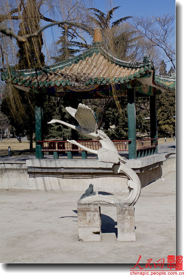 Ritan (The Sun God Altar) was also known as Chaori altar, located in the southeast of Chaoyangmenwai in Beijing. The altar was built in the ninth year of Emperor Jiajing reign in the Ming Dynasty (AD 1530), and it was used to be the place where emperors in Ming and Qing feted the 'Sun God'. The altar was shaped as a square.