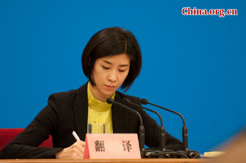 Zhang Lu, a chief interpreter with China&apos;s Ministry of Foreign Affairs, serves the on spot interpreter at Foreign Minister Yang Jiechi&apos;s press conference. Zhang Lu&apos;s quick wit, adroitness, and elegance have all made her a famous figure amongst the public in China. [China.org.cn]