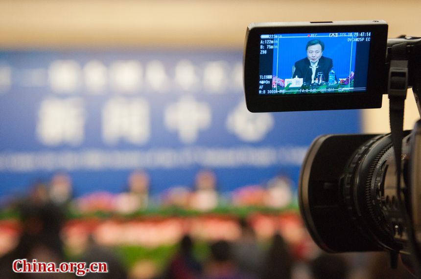 The Legislative Affairs Commission of the 11th National People&apos;s Congress holds a press conference on Thursday afternoon, March 8, 2012, at the NPC Press Center of China Central Television (CCTV)&apos;s Media Center. During the press conference, the Commission&apos;s vice chairman Lang Sheng takes from the press questions concerning the amendments to China&apos;s Criminal Procedure Law. [China.org.cn]