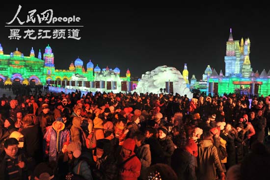 The 28th China Harbin International Ice and Snow Festival opened on Jan 5, 2012 to celebrate tourism year of Russia. [China Daily Photo]