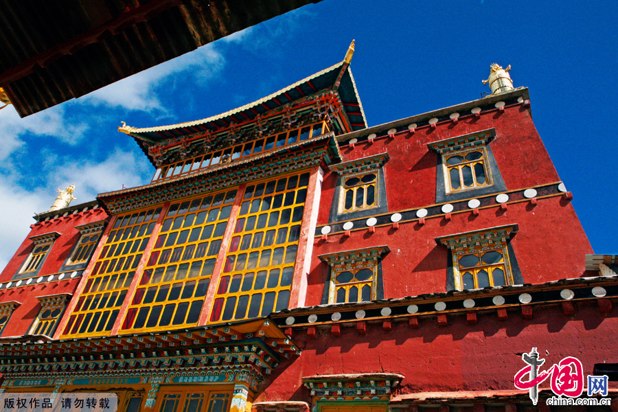 The lamasery of 'Shangri-La' is Guihua Temple, or Songzanlinbu Lamasery in Tibet. The lamasery, with 800 lamas, resembles Butala Palace of Lasa in its layout. The five-story Tibetan style building is covered with wooden carvings and gold-plated copper tiles. You may have a look at the Gallery of Tibetan Religion and Culture in Diqing. [China.org.cn]