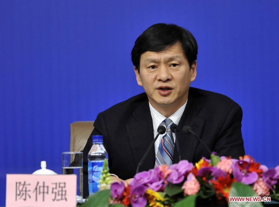 Chen Zhongqiang, a member of the 11th National Committee of the Chinese People's Political Consultative Conference (CPPCC) answers questions from journalists during a news conference of the Fifth Session of the 11th CPPCC National Committee on the reform of medical, health care services in Beijing, capital of China, March 10, 2012. (Xinhua/Wang Peng) 