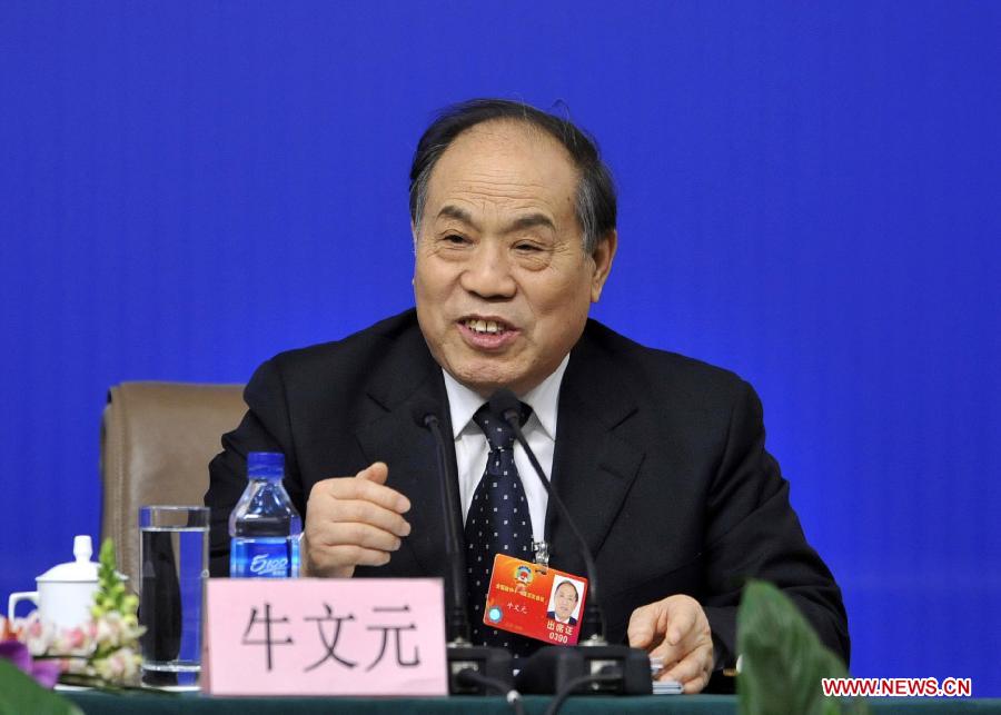 Niu Wenyuan, a member of the 11th National Committee of the Chinese People's Political Consultative Conference (CPPCC), speaks during a news conference of the Fifth Session of the 11th CPPCC National Committee on the utilization of new energy and clean energy in Beijing, capital of China, March 10, 2012. (Xinhua/Wang Peng) 