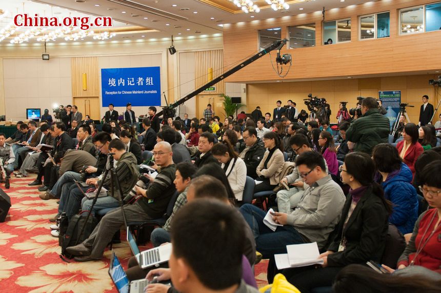 Members of the Chinese People's Political Consultative Conference (CPPCC), the country's top advisory body, hold two press conferences on Saturday morning, March 10, 2012. In the two respective sessions, CPPCC members from the medical and energy fields take the questions from journalists from both home and abroad. [China.org.cn]