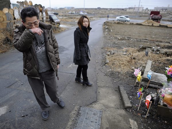 Japan is marking the first anniversary of the devastating earthquake and tsunami which struck the north-eastern coast, killing 25,000. The magnitude 9.0 quake also triggered a serious nuclear accident at the Fukushima Daiichi nuclear plant. [Sina.com] 