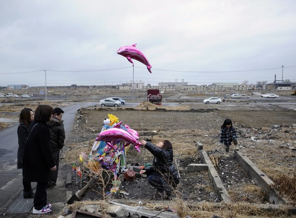 Japan is marking the first anniversary of the devastating earthquake and tsunami which struck the north-eastern coast, killing 25,000. The magnitude 9.0 quake also triggered a serious nuclear accident at the Fukushima Daiichi nuclear plant. [Sina.com] 